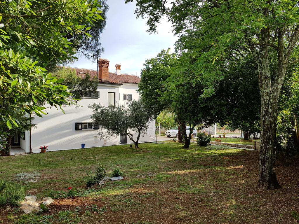 Villa Rosa With Yard And Children'S Playground Tar-Vabriga Exterior photo